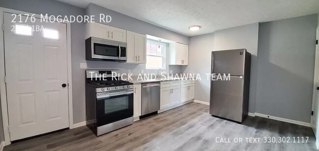 Foto del edificio - Two bedroom one bathroom townhouse for rent