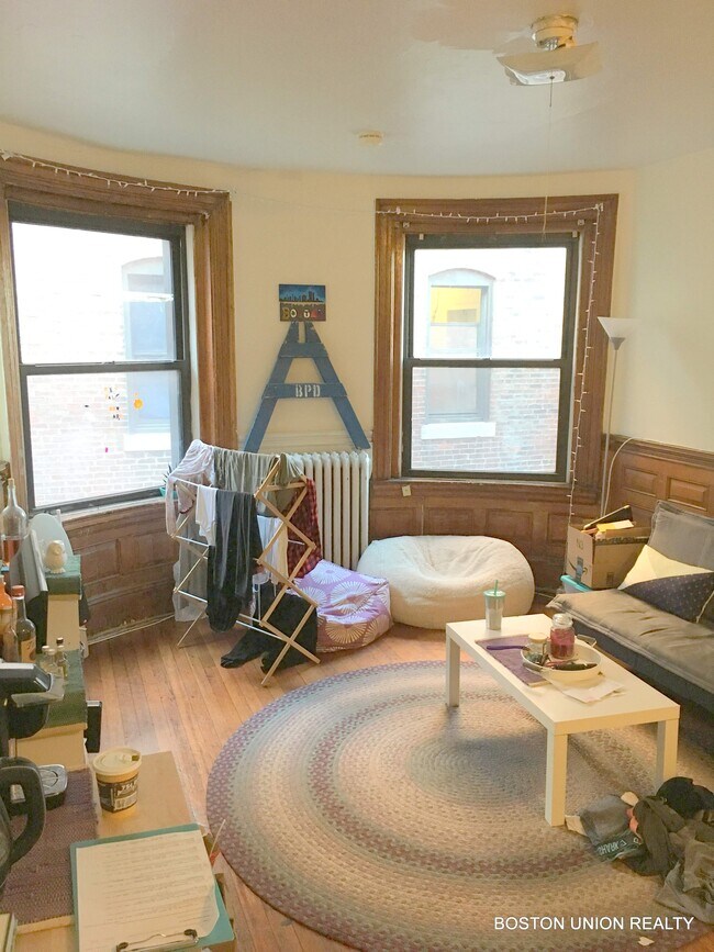 Building Photo - 116 Hemenway St