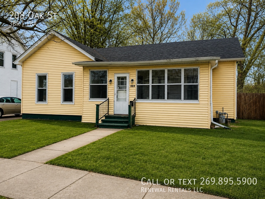 Building Photo - 208 Oak St