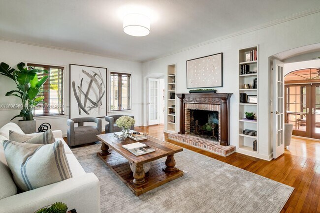 Building Photo - 608 Altara Ave