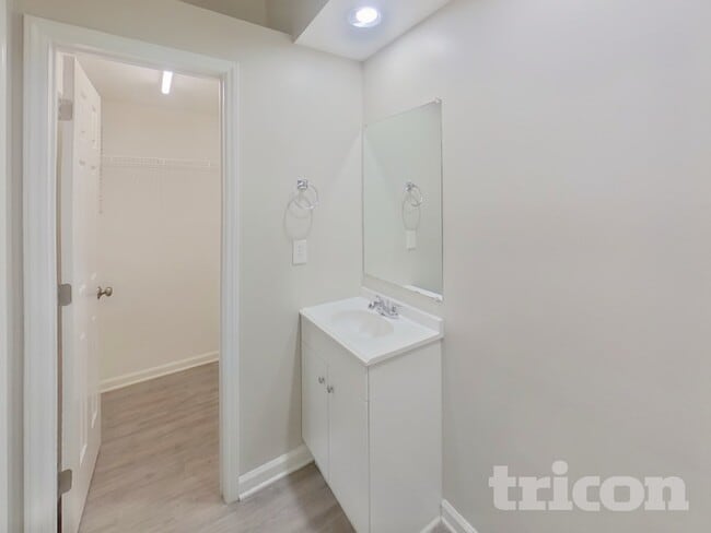 Building Photo - 3617 Rosedown Dr