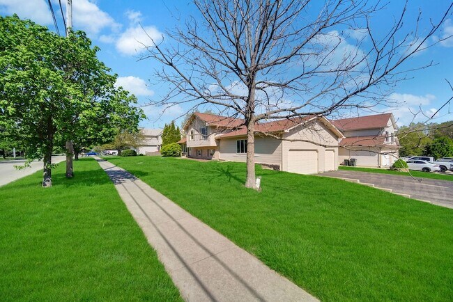 Foto del edificio - 396 Ridgeland Ave