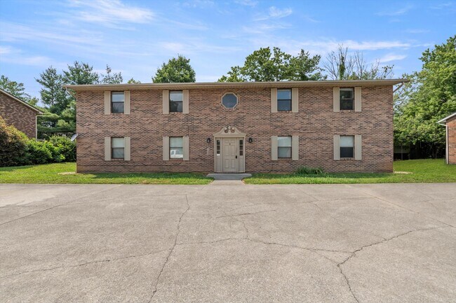 Front of complex - 4809 Cannon Ridge Dr