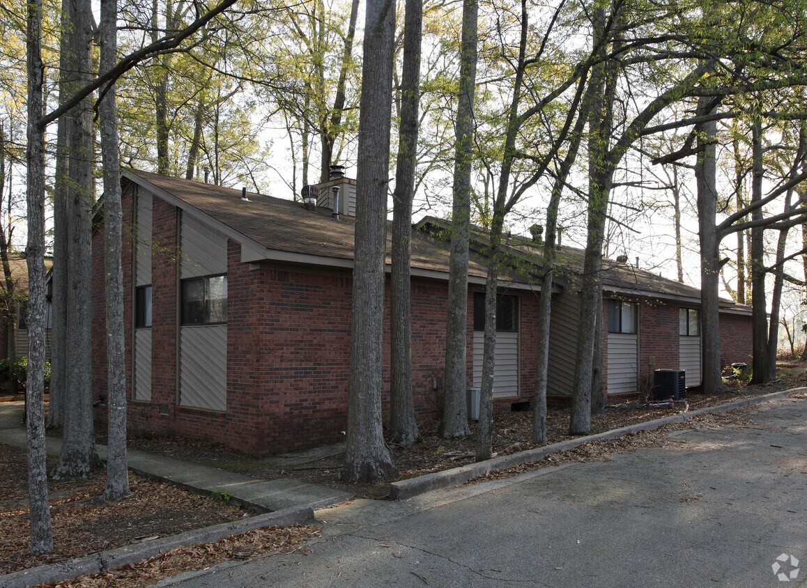 Building Photo - Treehouse Apartments