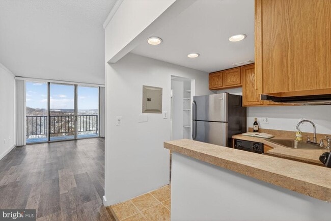 Building Photo - 2059 Huntington Ave