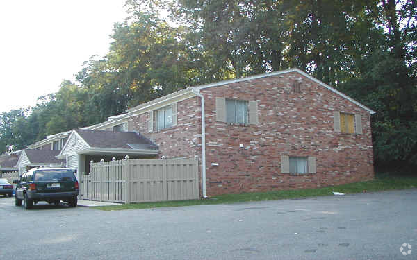 Building Photo - Holiday Park Townhouses