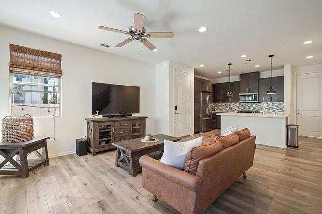 Foto del edificio - Beautiful TownHome in Pacific Ridge Rancho...