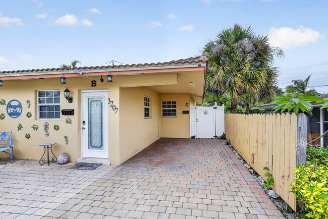 Building Photo - 3207 Marine Dr