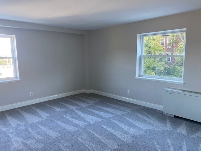 Building Photo - 1600 Beacon St