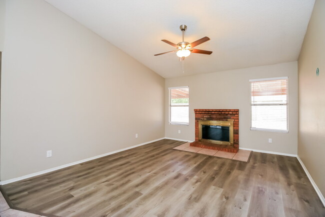 Building Photo - 598 S Terrace Rd