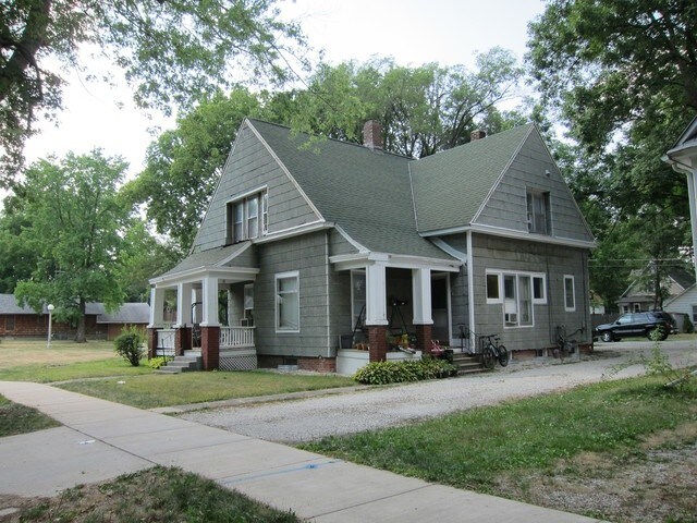 Building Photo - 702 E Green St