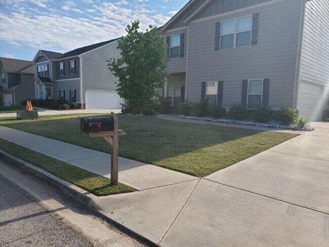 Building Photo - 245 Silver Willow Walk