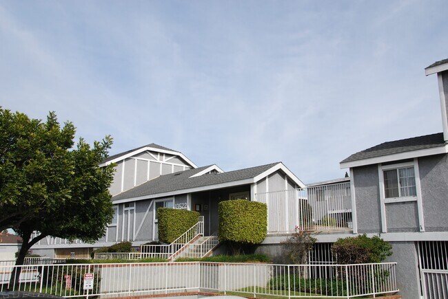 Building Photo - Monterey Terrace Apartments