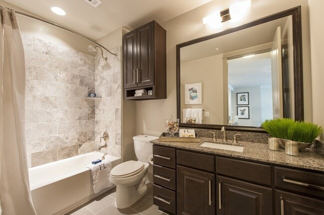 Building Photo - 10401 Town & Country Way