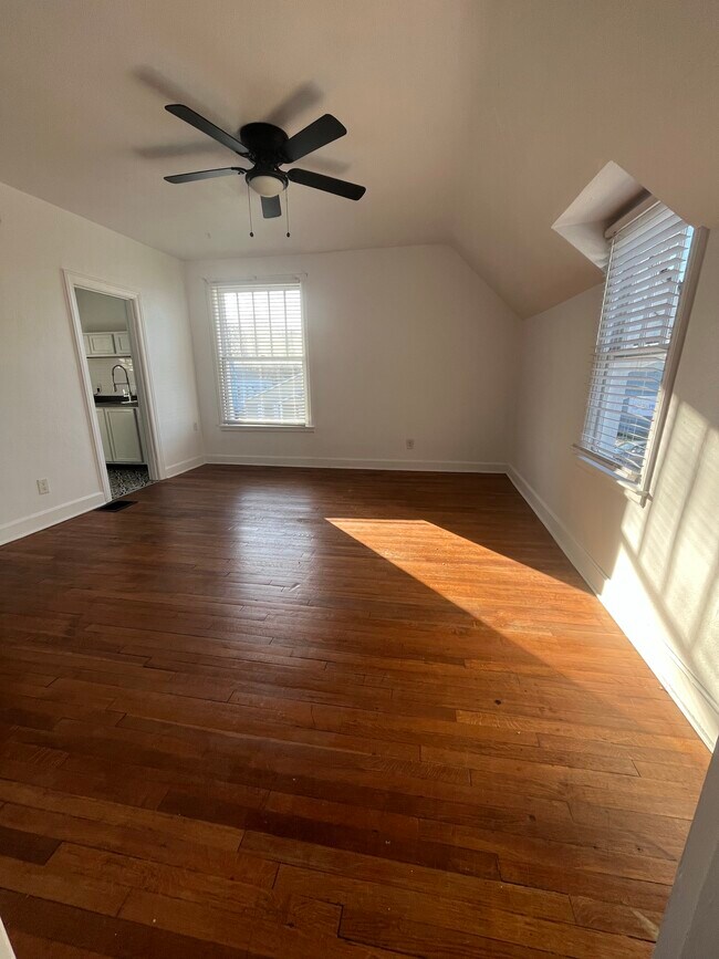 Building Photo - Maple St. Apartments