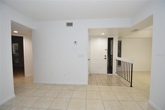 Building Photo - 11 Surrey Ct