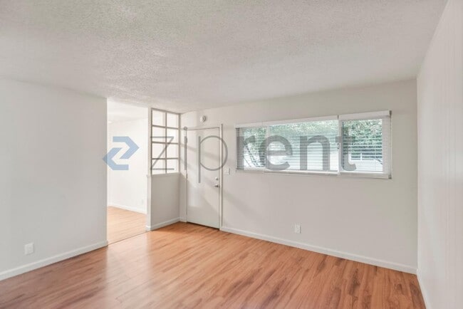 Building Photo - 1391 Vía Dondera