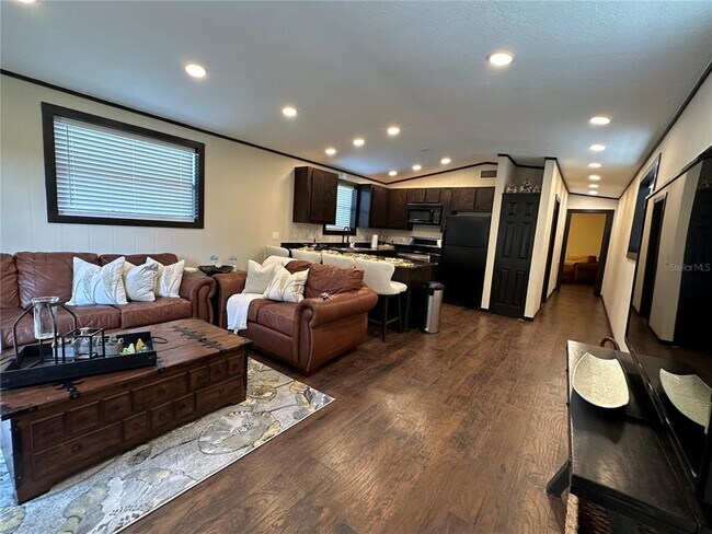Foto del edificio - 33326 Mandrake Rd