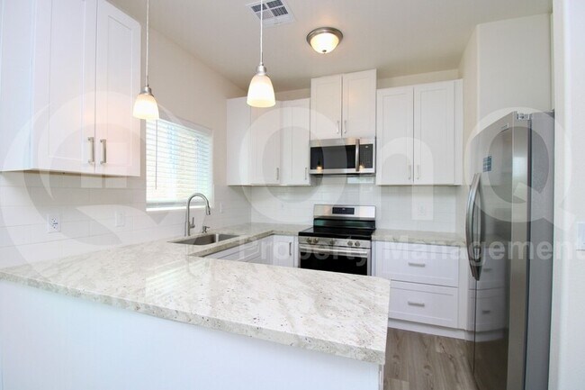 Foto del edificio - 1306 E Purdue Ave