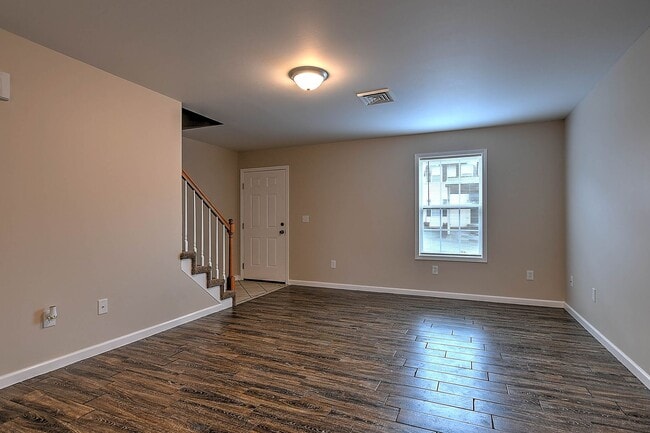 Building Photo - 2420 Volunteer Parkway #32