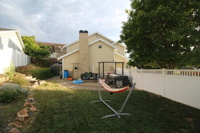 Building Photo - 6929 S Prom Dr