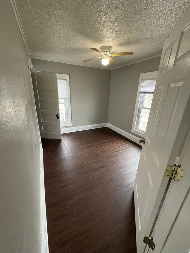 Building Photo - 3 Bedroom 1 Bathroom Single Family Home