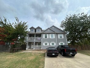 Building Photo - 825 Ave B