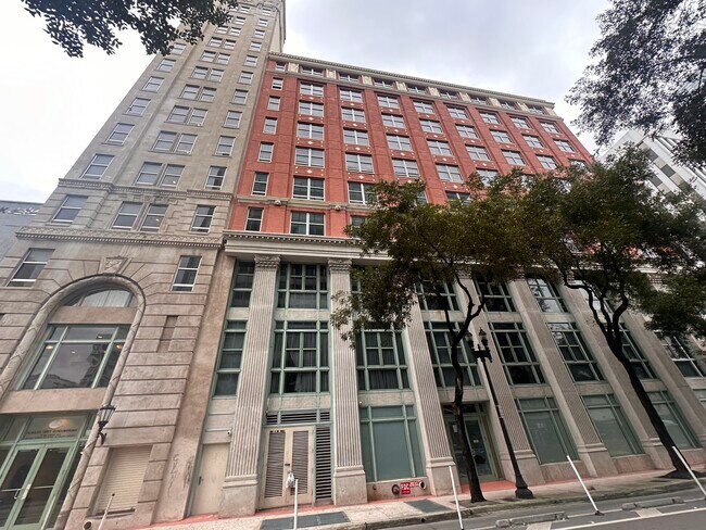 Building Photo - 111 E Flagler St