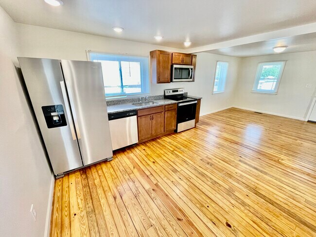 Cocina - 62 E Forrest Ave