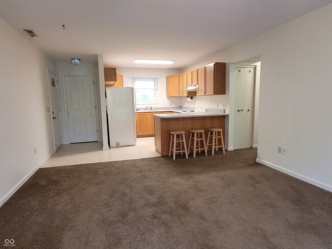 Foto del edificio - 250 Locust Ln