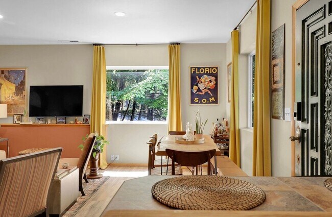 Foto del edificio - 2653 Hawkins Ln