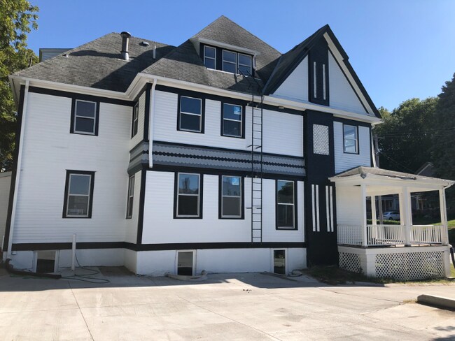 Building Photo - 135 Glen Ave