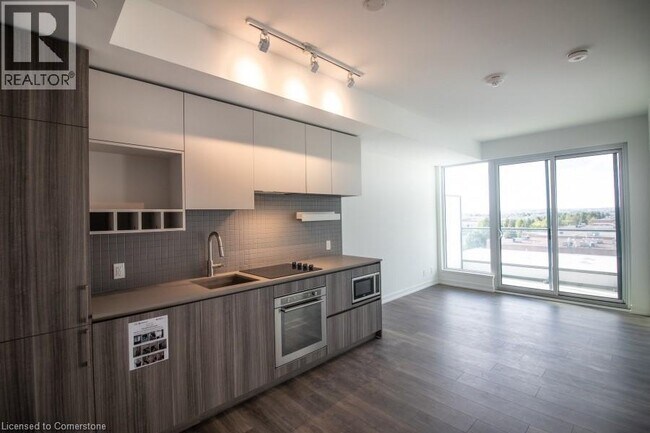 Photo du bâtiment - 898 Portage Pkwy