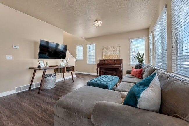 Foto del edificio - 3234 W Desert Lily Dr