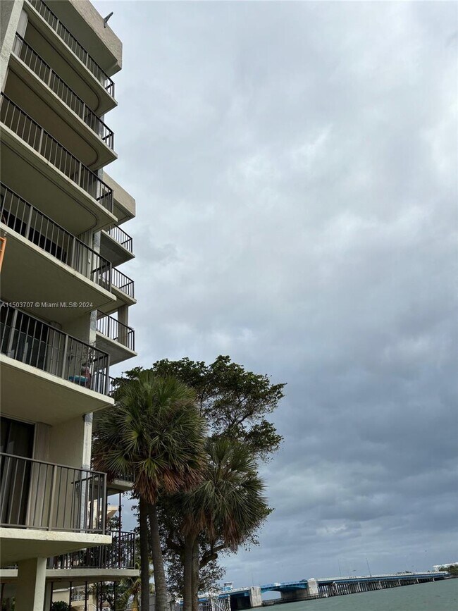 Building Photo - 7751 NE Bayshore Ct