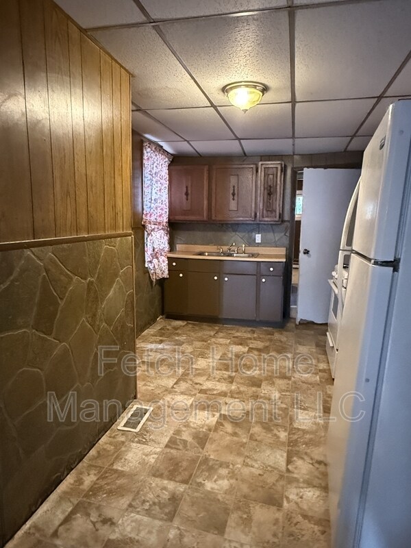 Foto del edificio - 214 W Strawberry St