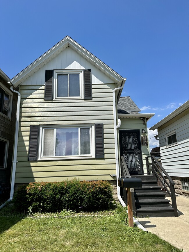 Lower Unit Duplex - 2325 S Logan Ave