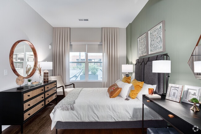 1BR, 1BA - 779 SF - Sloan Clarendon