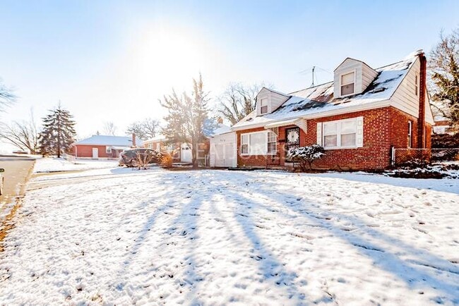Building Photo - 6910 Groveland Dr