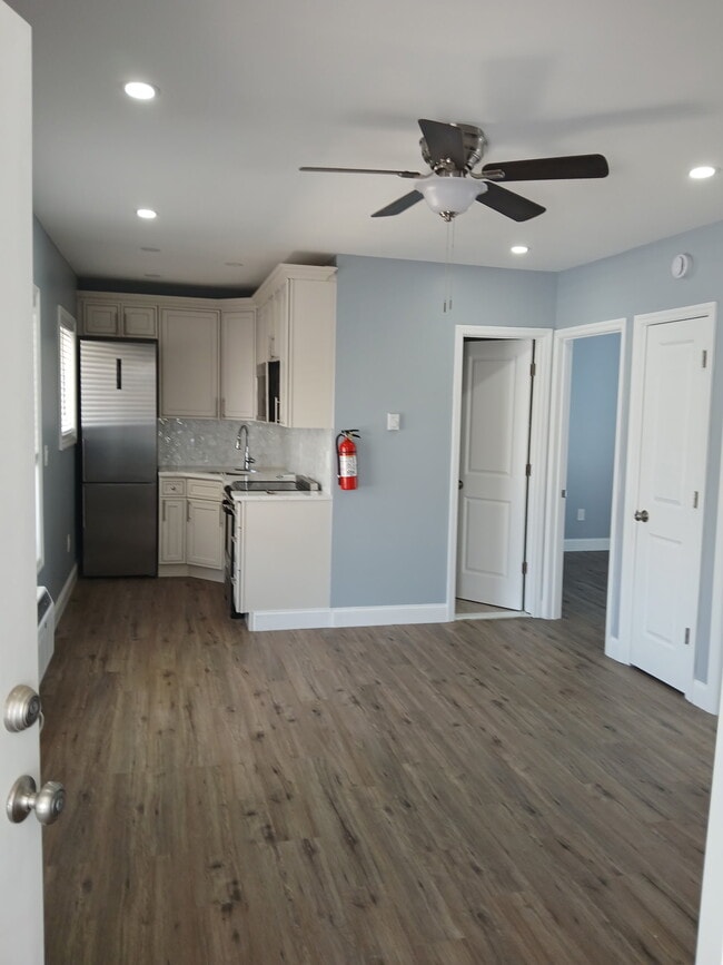 Building Photo - 228 Kearney Ave