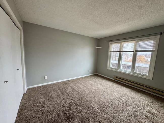 Building Photo - 445 Elm Pl