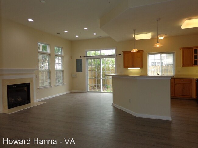 Building Photo - 3 br, 2.5 bath House - 805 Windom Boulevard