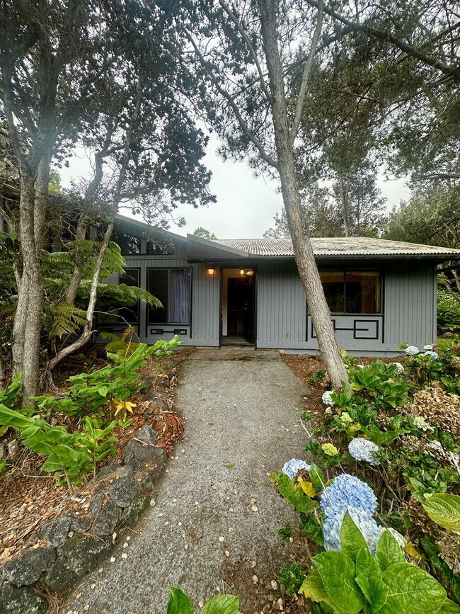 Building Photo - Volcano Golf Course - 3 Bedroom Home