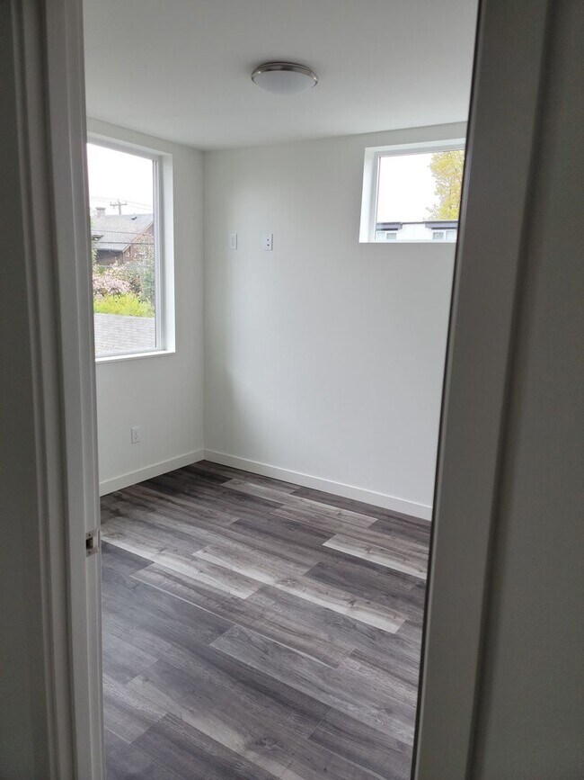 Foto del edificio - SEA 4709 8th Ave NE