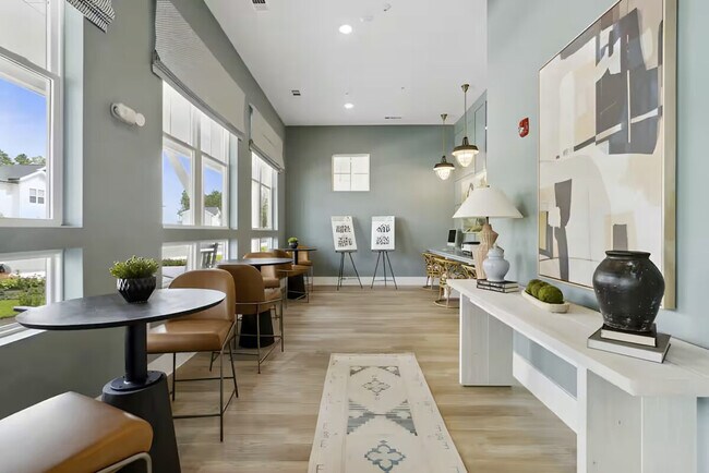 Foto del edificio - 637 Wildlight Ave