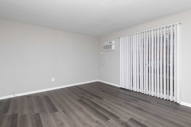 Building Photo - Livingstone Apartment Homes
