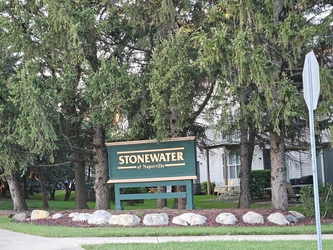 Building Photo - 2843 Stonewater Dr
