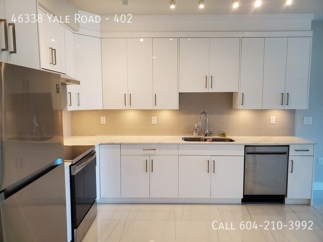 Building Photo - One Bedroom Condo at Yaletown Living-3 Month Utilities Included!