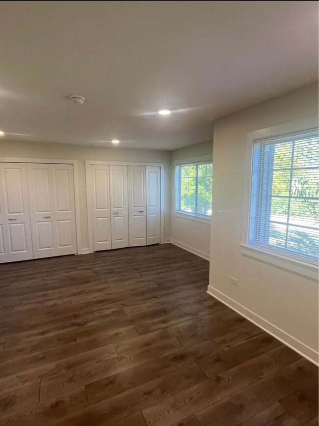 Building Photo - 464 Village Creek Dr