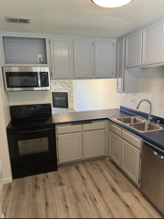 Building Photo - 9300 Woodruff Way